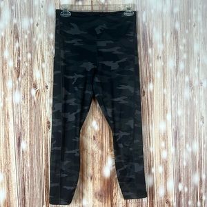 Athleta Camo Ultimate 7/8 Tight Exercise Workout Run Leggings Pockets Small